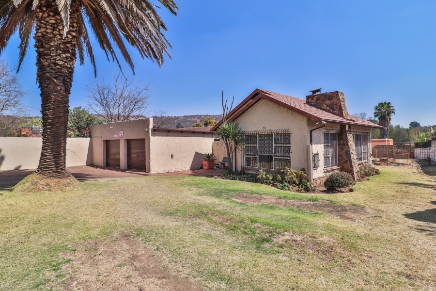 4 Bedroom Property for Sale in Mondeor Gauteng