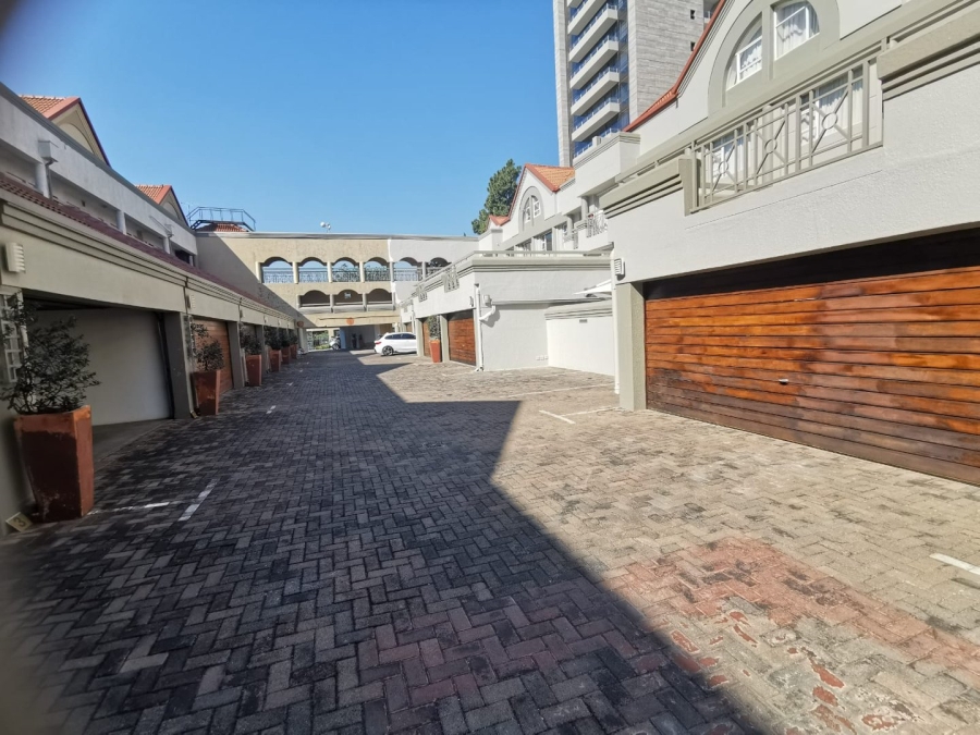 1 Bedroom Property for Sale in Morningside Manor Gauteng