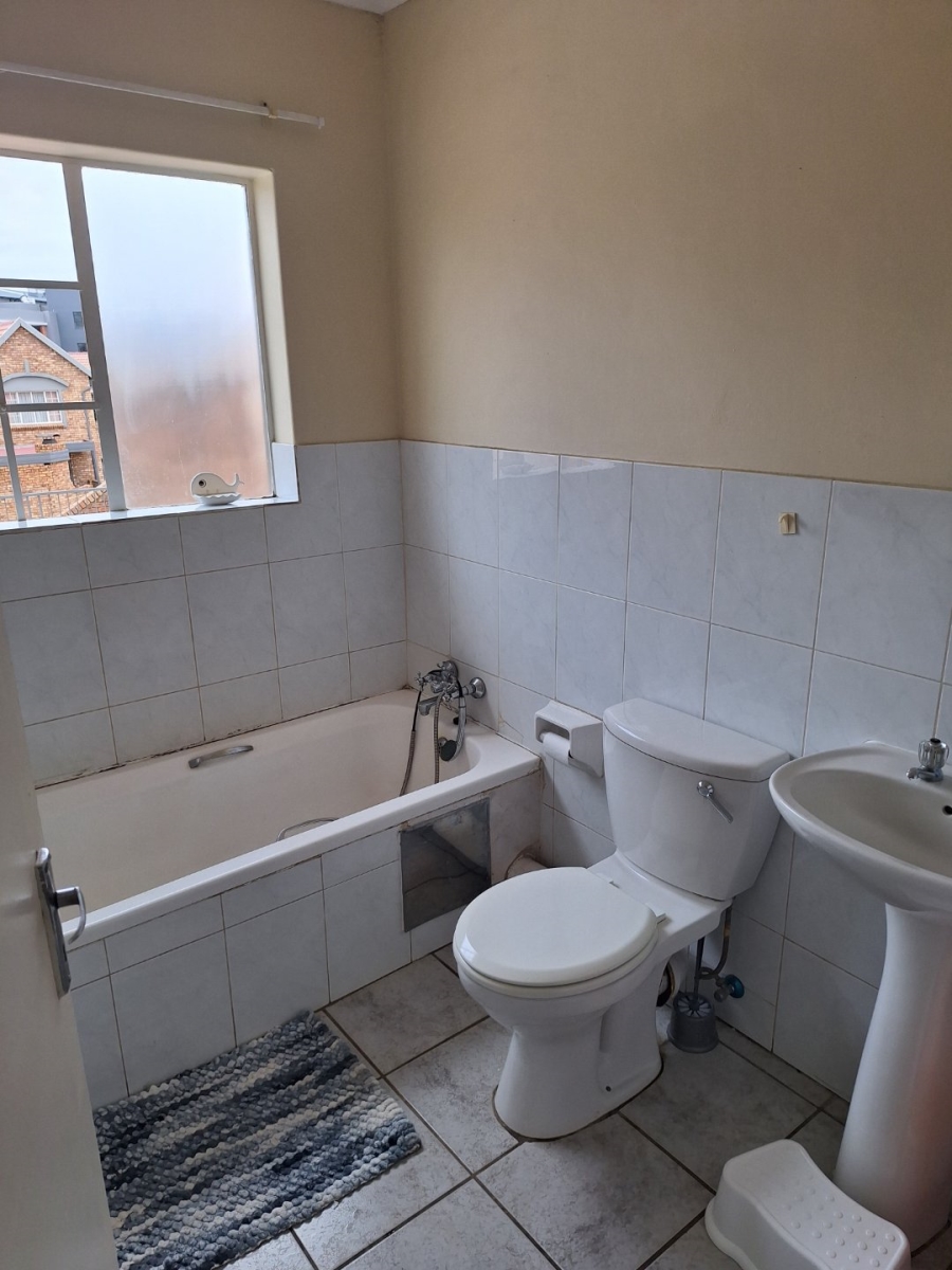 To Let 2 Bedroom Property for Rent in Die Hoewes Gauteng