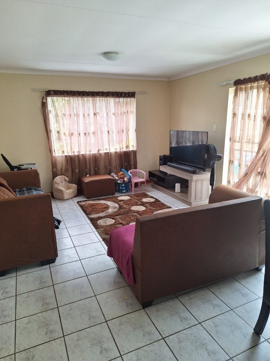 To Let 2 Bedroom Property for Rent in Die Hoewes Gauteng