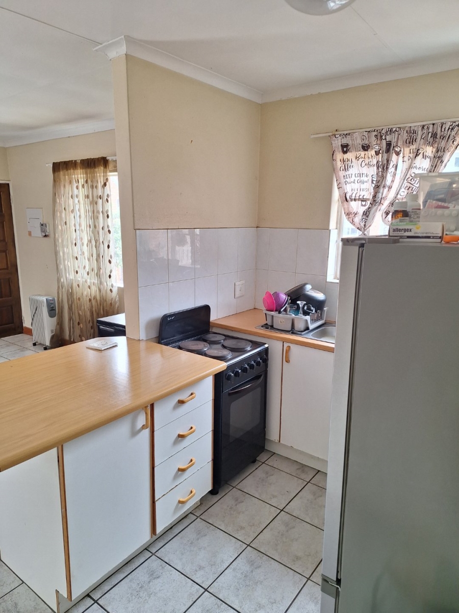 To Let 2 Bedroom Property for Rent in Die Hoewes Gauteng