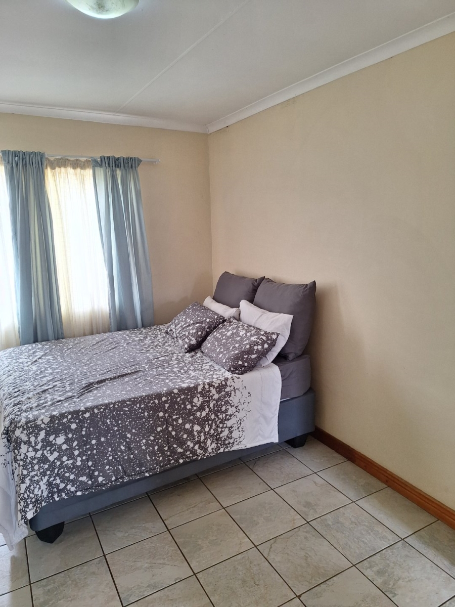 To Let 2 Bedroom Property for Rent in Die Hoewes Gauteng