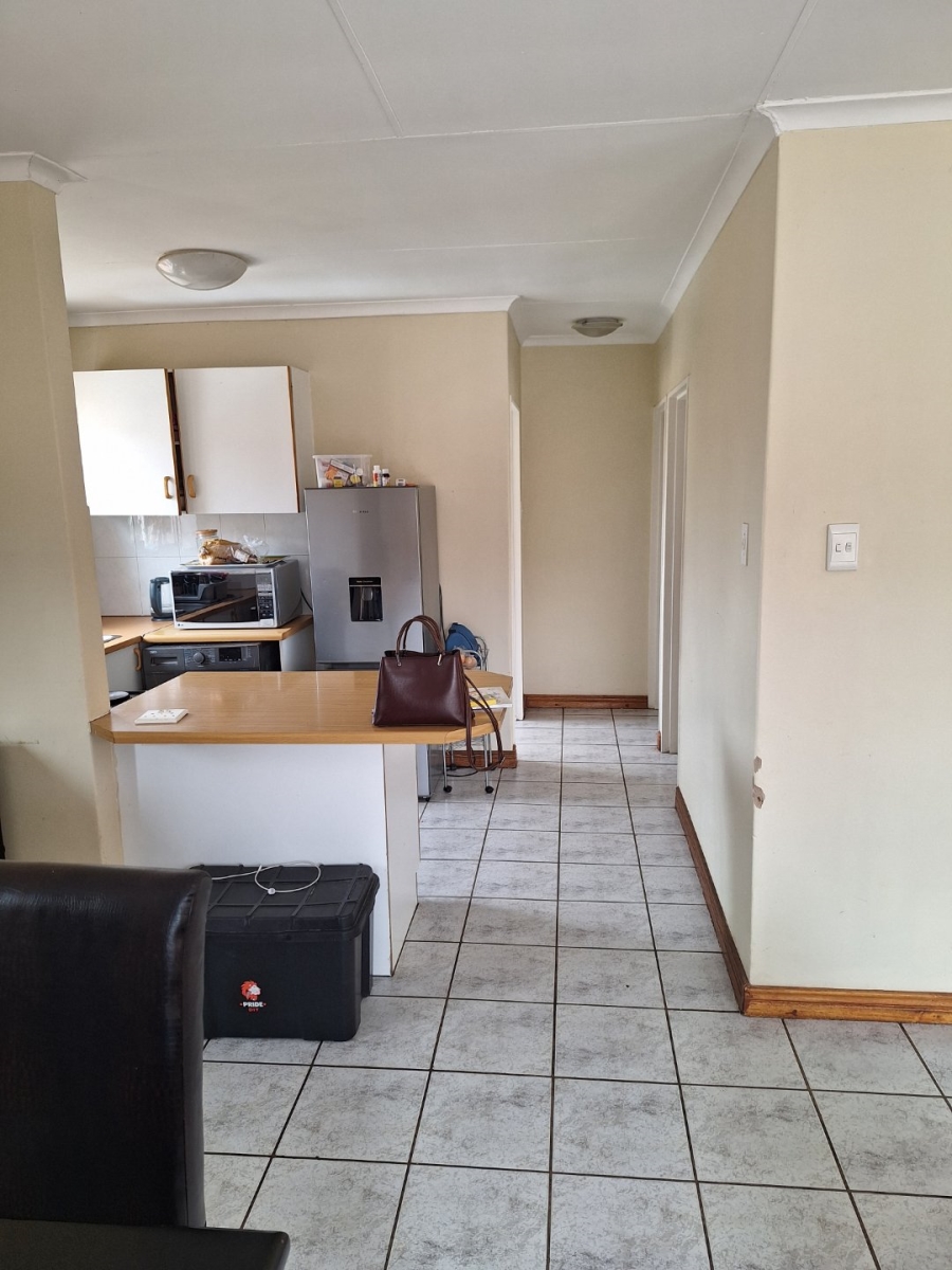 To Let 2 Bedroom Property for Rent in Die Hoewes Gauteng