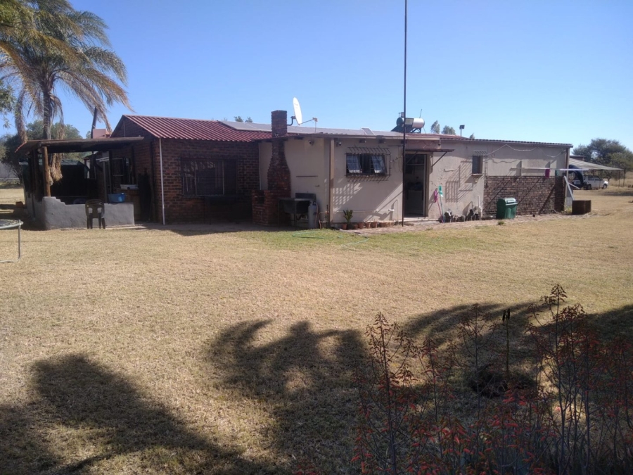  Bedroom Property for Sale in Lusthof Gauteng