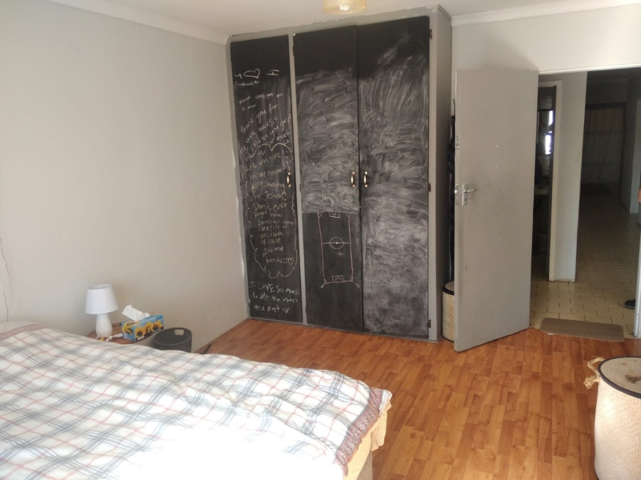  Bedroom Property for Sale in Lusthof Gauteng