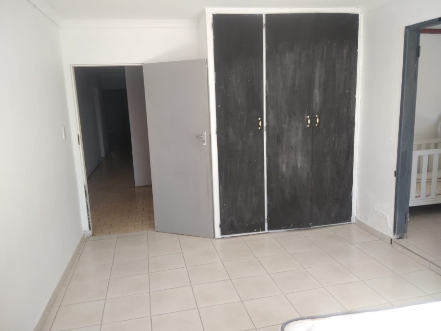  Bedroom Property for Sale in Lusthof Gauteng