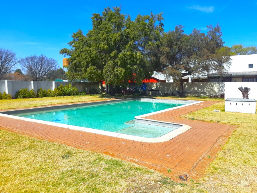 To Let 2 Bedroom Property for Rent in Glen Austin Gauteng