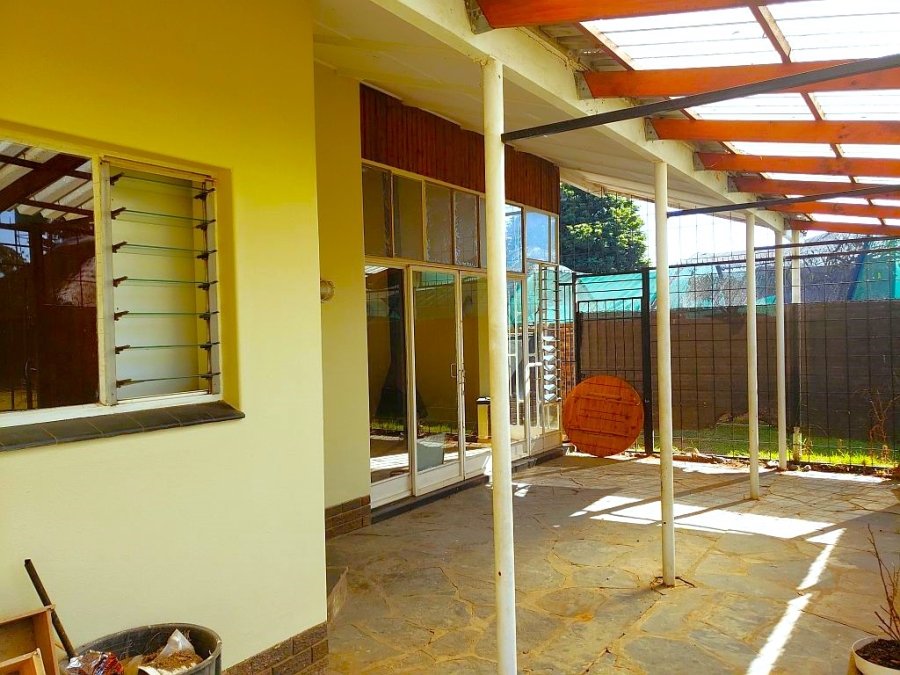 To Let 2 Bedroom Property for Rent in Glen Austin Gauteng