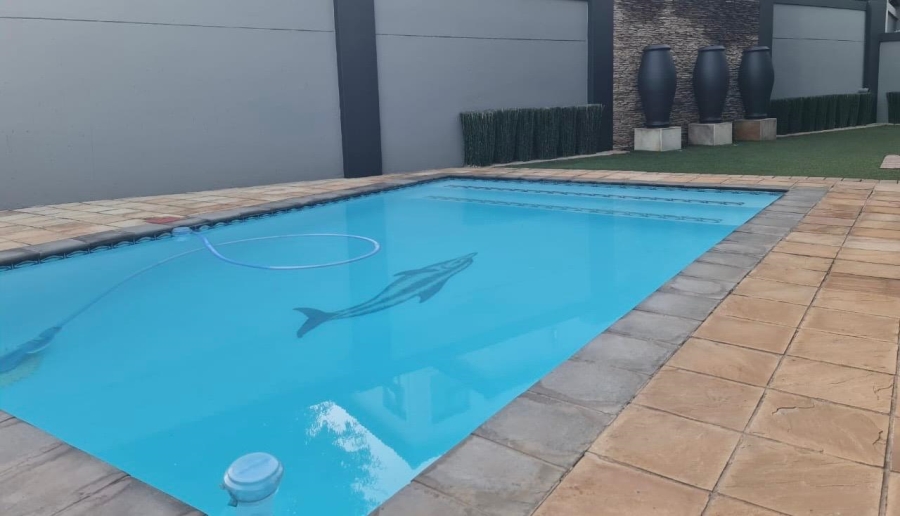 To Let 5 Bedroom Property for Rent in Aspen Hills Gauteng