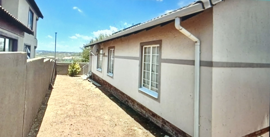 3 Bedroom Property for Sale in Blue Hills AH Gauteng