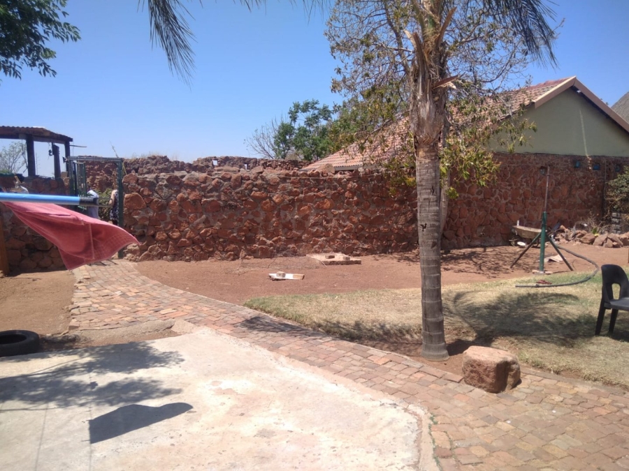  Bedroom Property for Sale in Honingneskrans Ah Gauteng