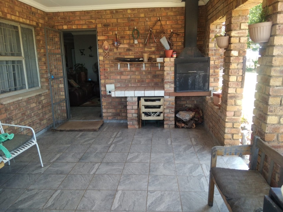  Bedroom Property for Sale in Honingneskrans Ah Gauteng