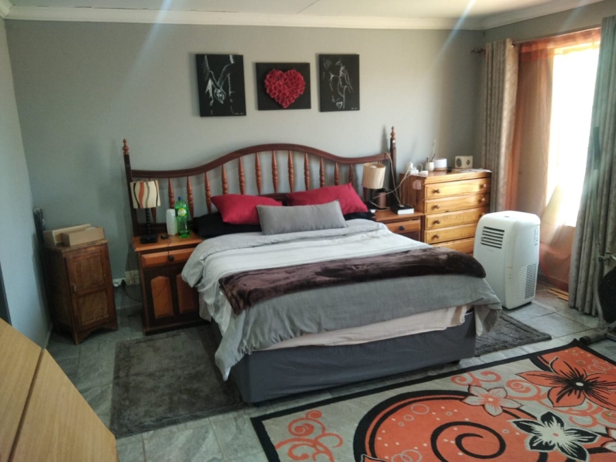  Bedroom Property for Sale in Honingneskrans Ah Gauteng