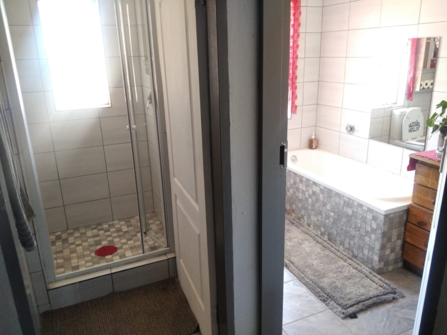  Bedroom Property for Sale in Honingneskrans Ah Gauteng