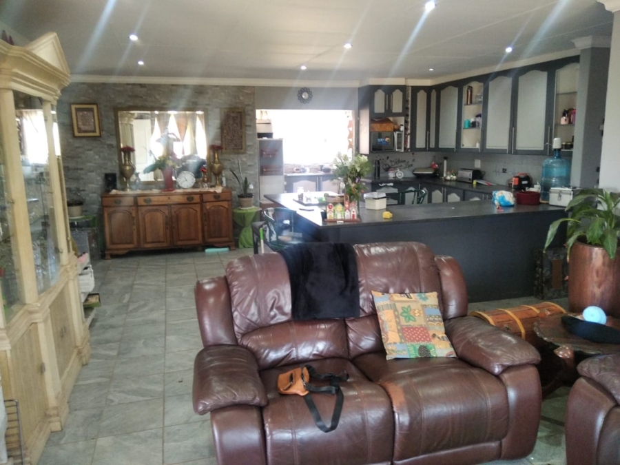  Bedroom Property for Sale in Honingneskrans Ah Gauteng