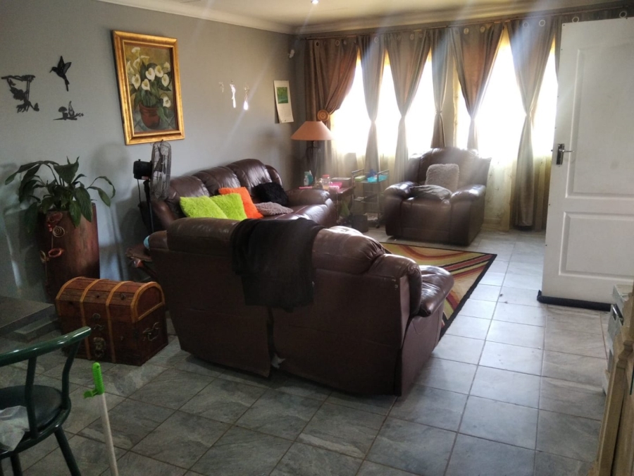  Bedroom Property for Sale in Honingneskrans Ah Gauteng