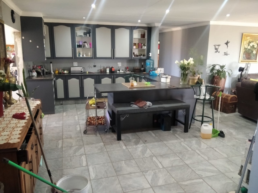  Bedroom Property for Sale in Honingneskrans Ah Gauteng