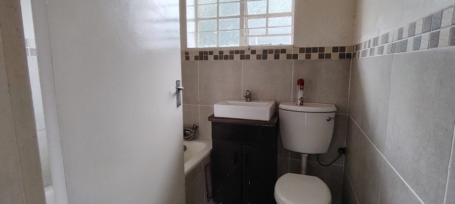 To Let 2 Bedroom Property for Rent in Townsview Gauteng