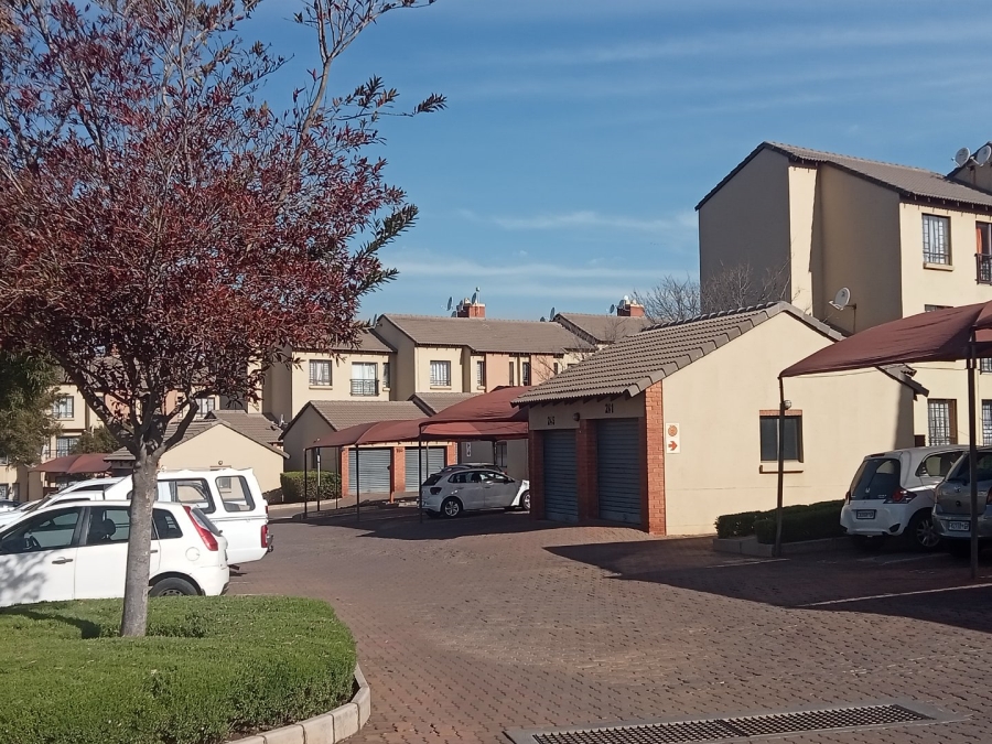 To Let 1 Bedroom Property for Rent in Noordwyk Gauteng