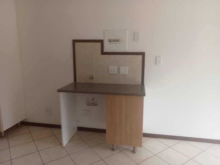 To Let 1 Bedroom Property for Rent in Noordwyk Gauteng