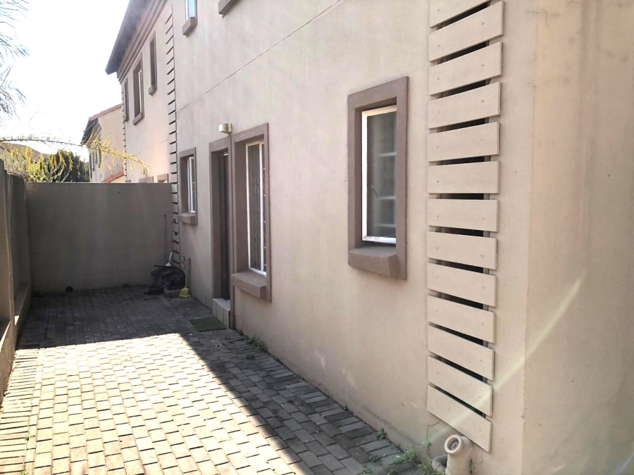 To Let 3 Bedroom Property for Rent in Vorna Valley Gauteng