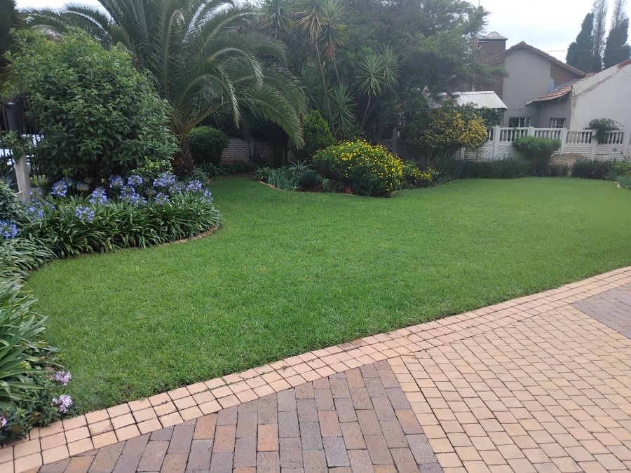 4 Bedroom Property for Sale in Dawnview Gauteng