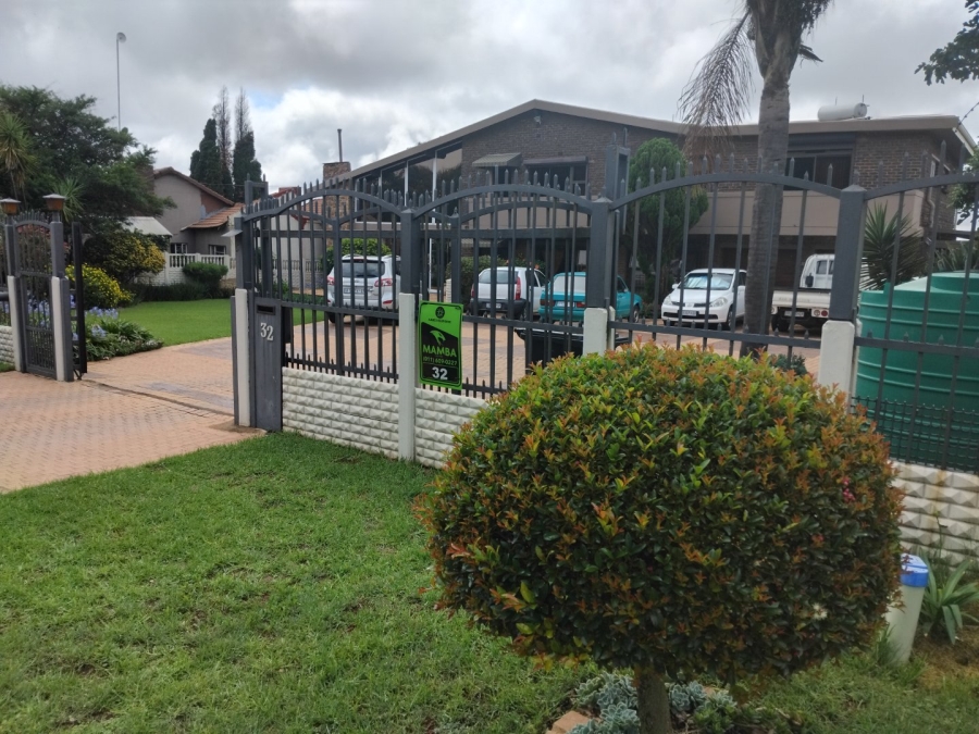 4 Bedroom Property for Sale in Dawnview Gauteng