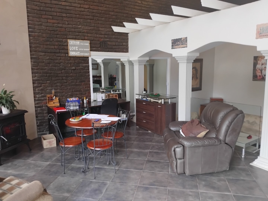 4 Bedroom Property for Sale in Dawnview Gauteng