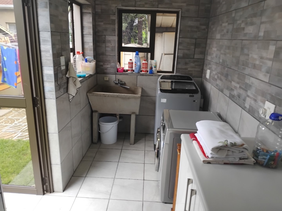 4 Bedroom Property for Sale in Dawnview Gauteng