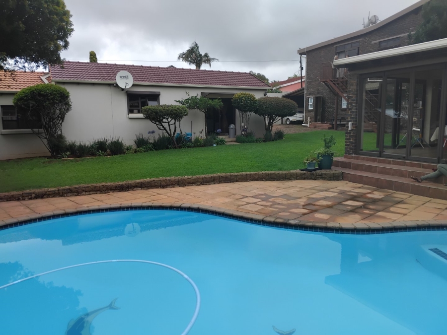 4 Bedroom Property for Sale in Dawnview Gauteng