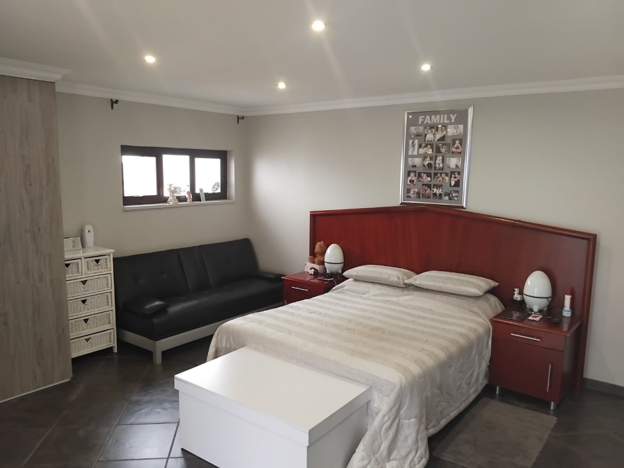 4 Bedroom Property for Sale in Dawnview Gauteng