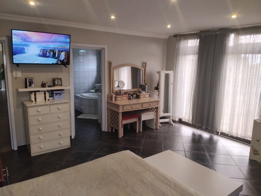 4 Bedroom Property for Sale in Dawnview Gauteng