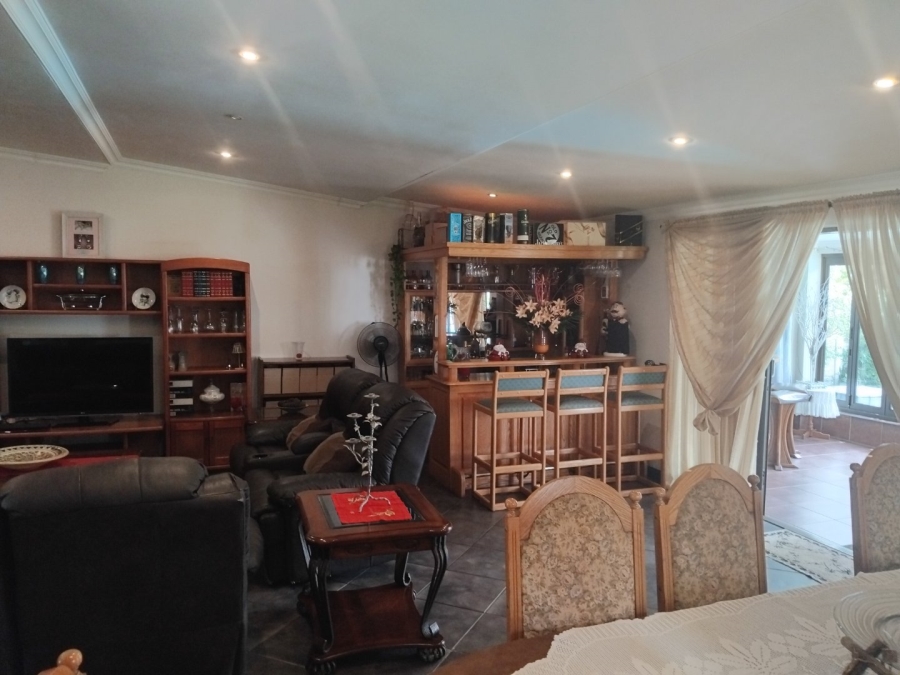 4 Bedroom Property for Sale in Dawnview Gauteng