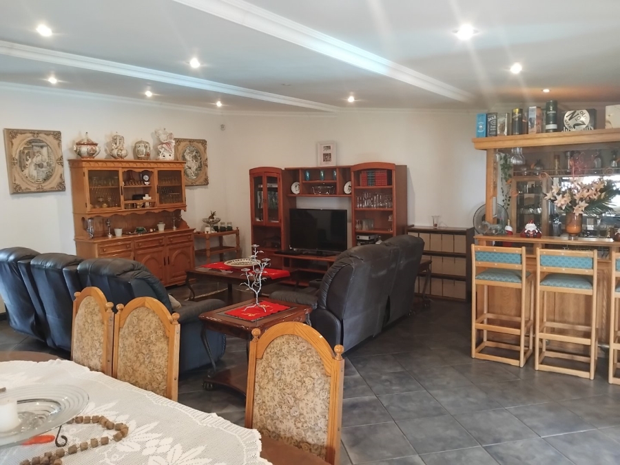 4 Bedroom Property for Sale in Dawnview Gauteng