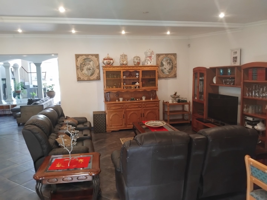 4 Bedroom Property for Sale in Dawnview Gauteng