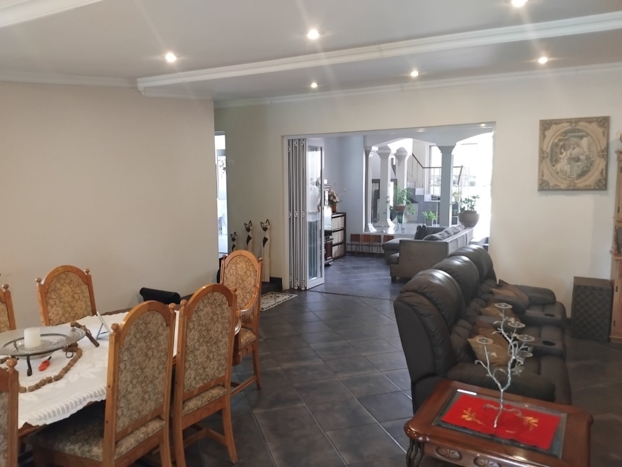 4 Bedroom Property for Sale in Dawnview Gauteng