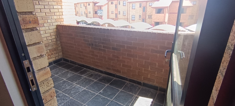 To Let 2 Bedroom Property for Rent in Noordwyk Gauteng