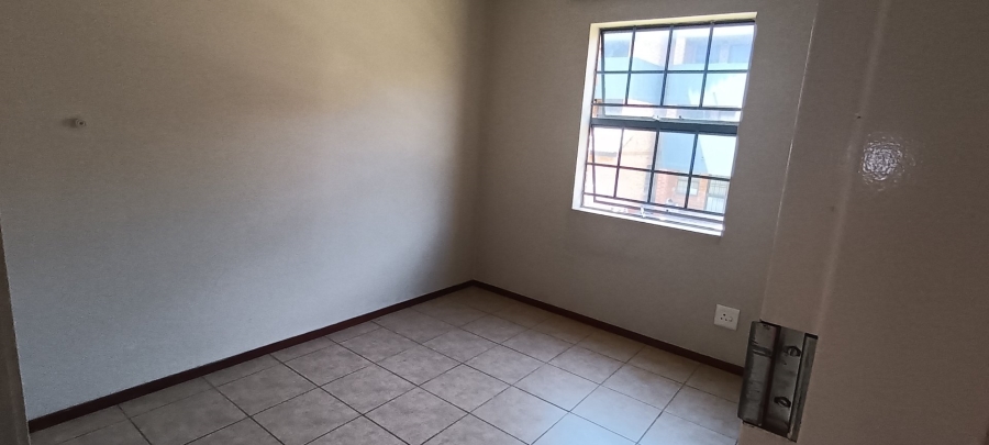 To Let 2 Bedroom Property for Rent in Noordwyk Gauteng