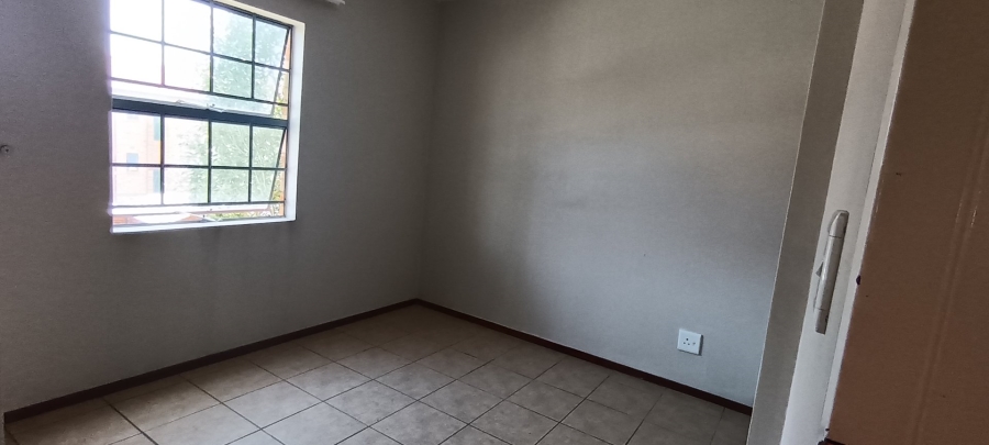 To Let 2 Bedroom Property for Rent in Noordwyk Gauteng