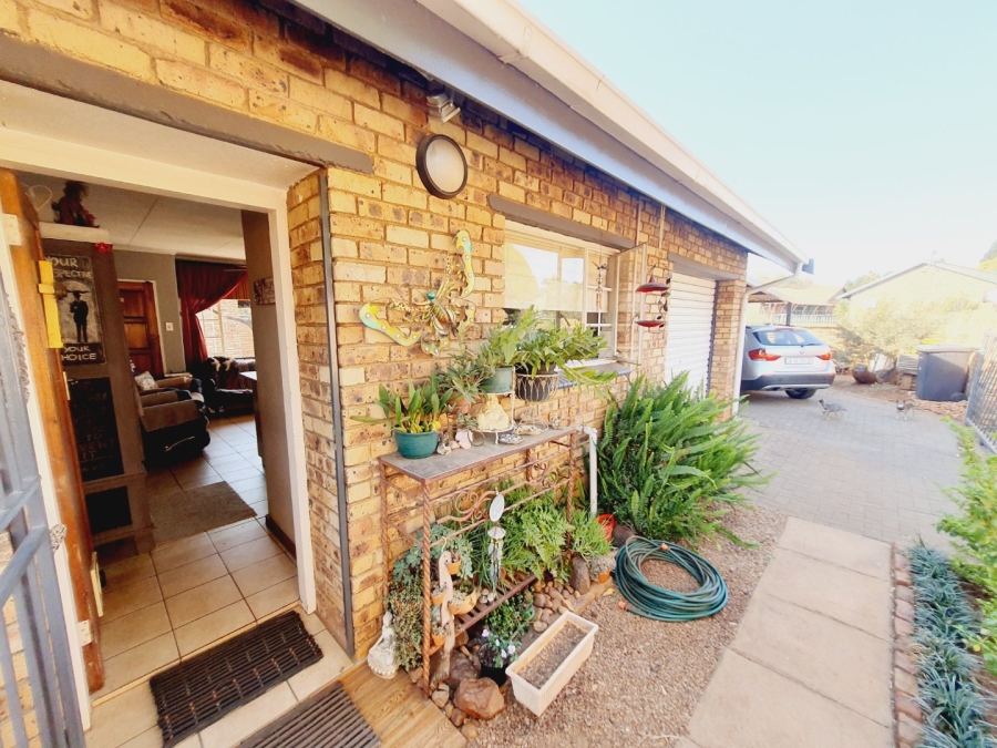 3 Bedroom Property for Sale in Rooihuiskraal North Gauteng