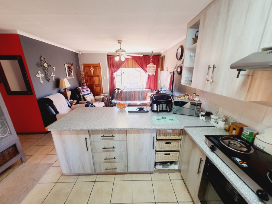 3 Bedroom Property for Sale in Rooihuiskraal North Gauteng