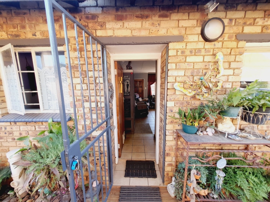 3 Bedroom Property for Sale in Rooihuiskraal North Gauteng