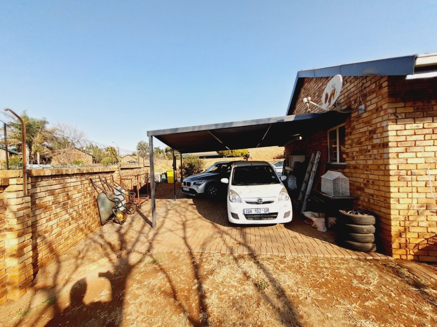 3 Bedroom Property for Sale in Rooihuiskraal North Gauteng