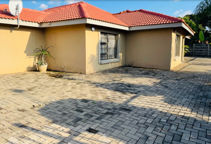 4 Bedroom Property for Sale in Theresa Park Gauteng