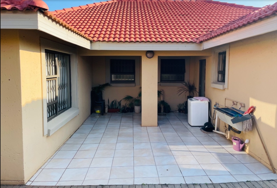 4 Bedroom Property for Sale in Theresa Park Gauteng