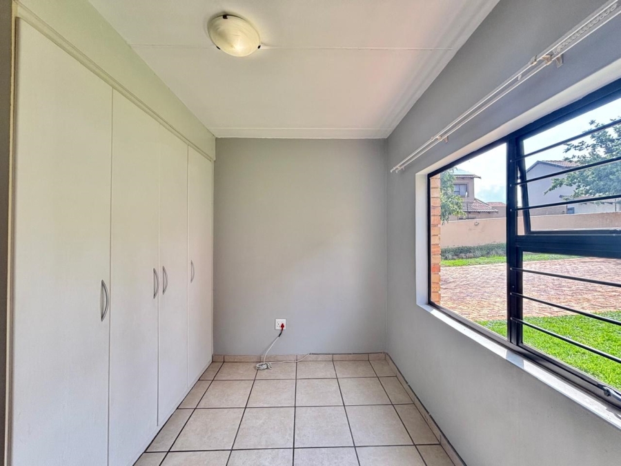 To Let 2 Bedroom Property for Rent in Fourways Gauteng