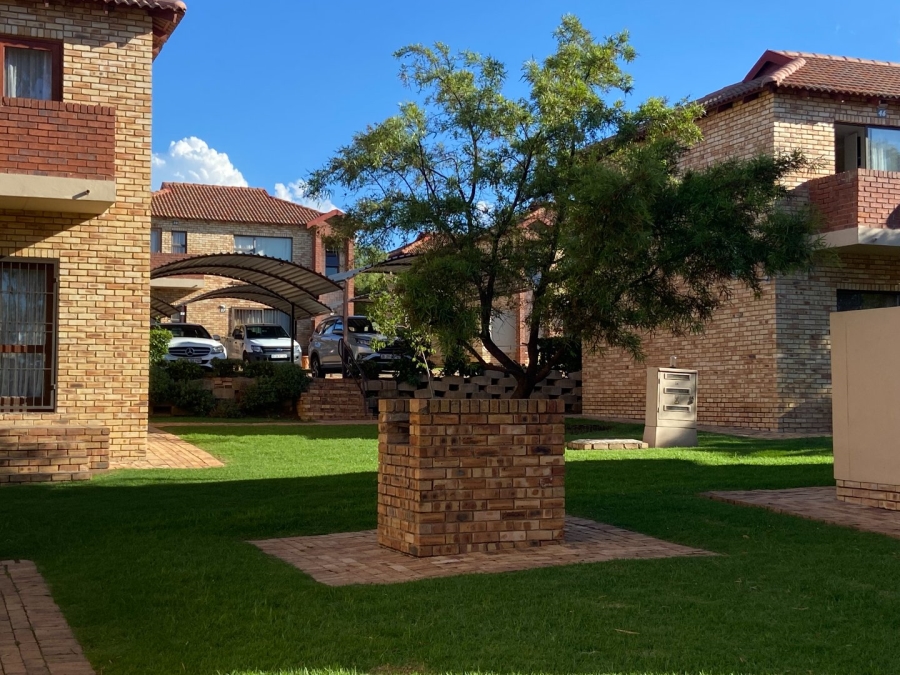 To Let 2 Bedroom Property for Rent in Fourways Gauteng