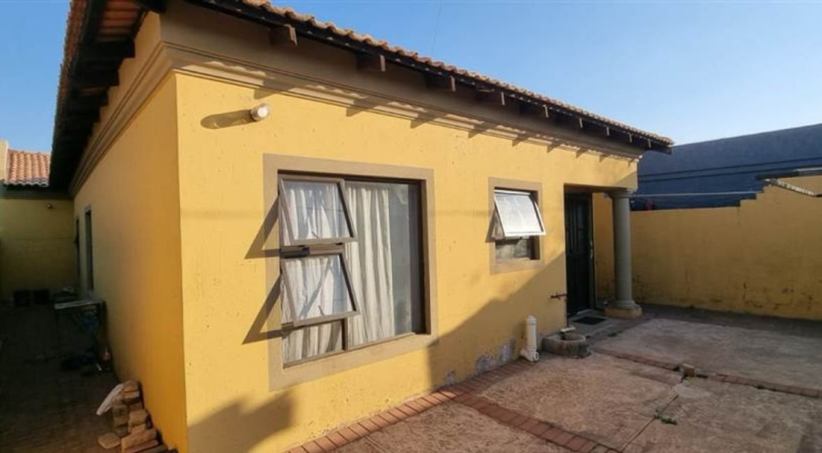 2 Bedroom Property for Sale in Protea Glen Gauteng