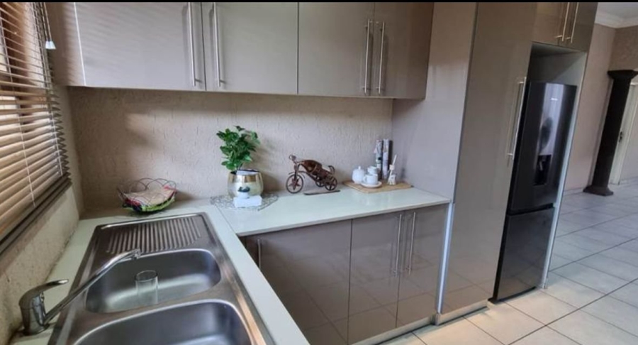 2 Bedroom Property for Sale in Protea Glen Gauteng