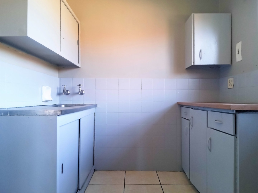 To Let 1 Bedroom Property for Rent in Florida Gauteng